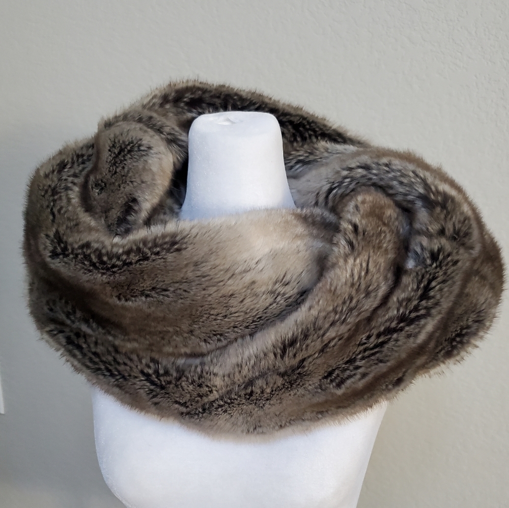 Faux Fur Plush Twist Neck Wrap Warmer, Brown Tonal, Luxuriously Soft, Like New